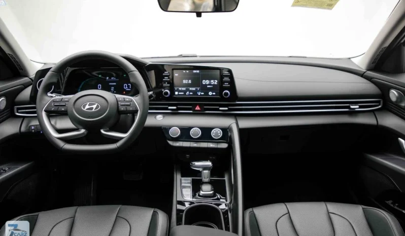 
								Hyundai Elantra GLX 2025 full									