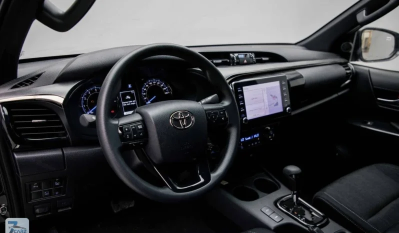 
								Toyota Hilux Adventure 2025 full									