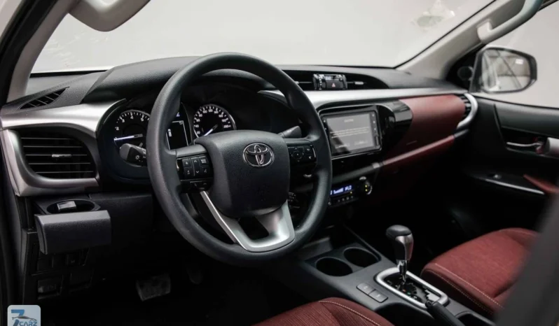 
								Toyota Hilux SR5 2025 full									