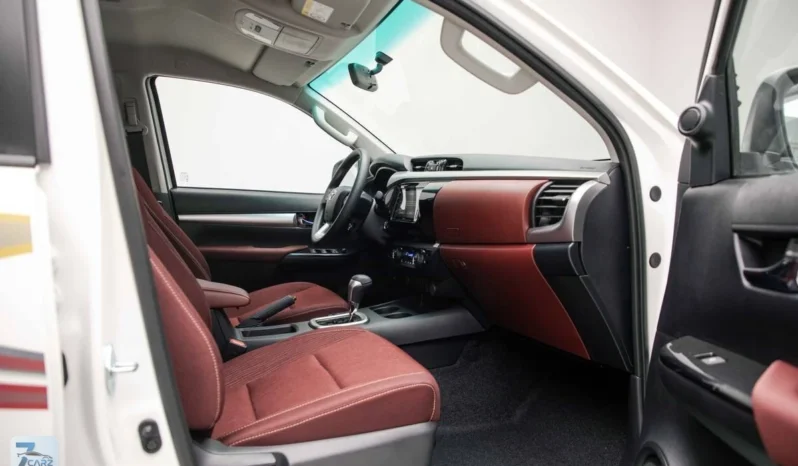 
								Toyota Hilux SR5 2025 full									