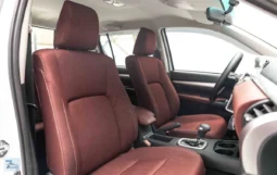 
										Toyota Hilux SR5 2025 full									