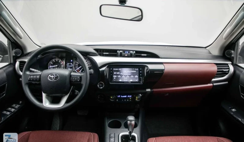 
								Toyota Hilux SR5 2025 full									