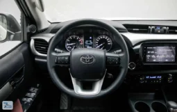 
										Toyota Hilux SR5 2025 full									
