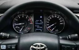 
										Toyota Hilux SR5 2025 full									