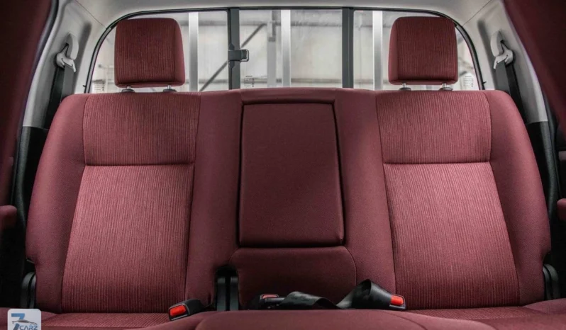 
								Toyota Hilux SR5 2025 full									