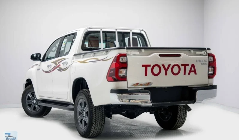 
								Toyota Hilux SR5 2025 full									