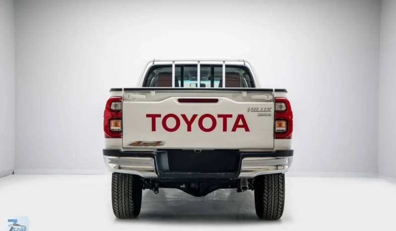 
								Toyota Hilux SR5 2025 full									