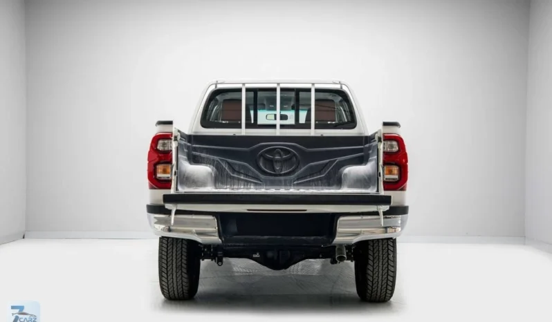 
								Toyota Hilux SR5 2025 full									
