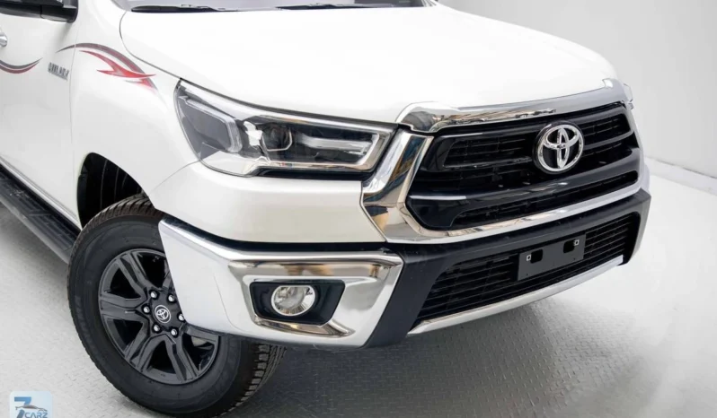 
								Toyota Hilux SR5 2025 full									