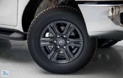 
										Toyota Hilux SR5 2025 full									