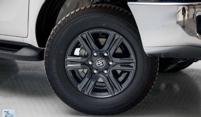 
								Toyota Hilux SR5 2025 full									