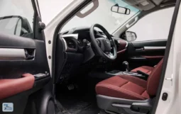 
										Toyota Hilux SR5 2025 full									