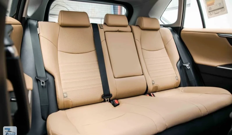 
								Toyota RAV4 2025 full									